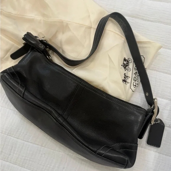 Coach Hampton Small Leather Hobo Baguette Purse in Black - Picture 3 of 5